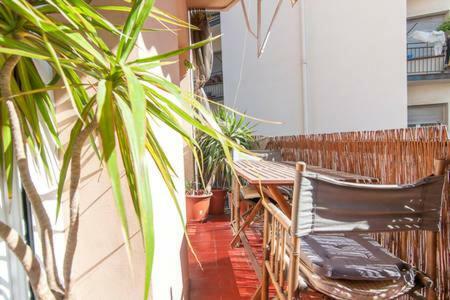 Three Bedroom Apartment In Sants Barcelona Eksteriør bilde