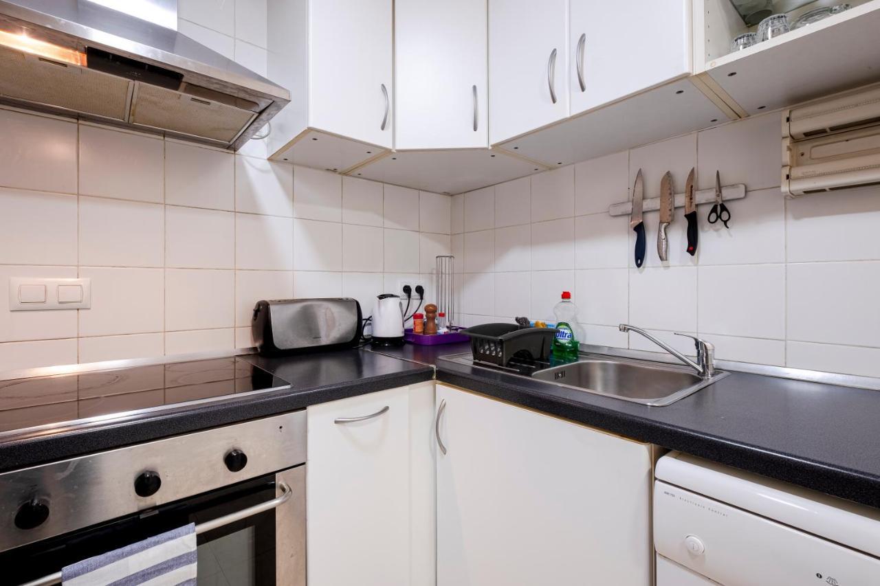Three Bedroom Apartment In Sants Barcelona Eksteriør bilde